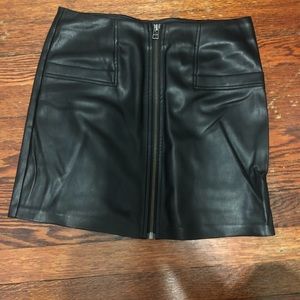 Boutique GF Collection Black Faux Leather Mini Skirt w Zipper Size 2